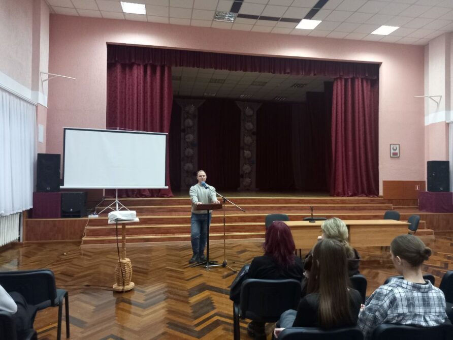 По законам взрослой жизни